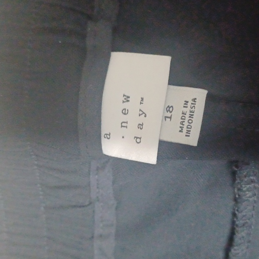 a new day Black Cropped Pants - Picture 6 of 7